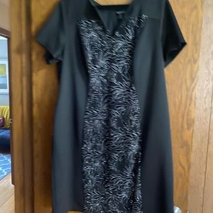 Wedding guest? Fancy dinner? Want to feel sparkly? Stunning short sleeve dress